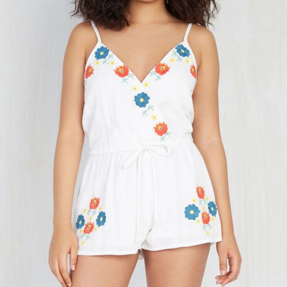 NWT! Modcloth White Feisty Floral Romper